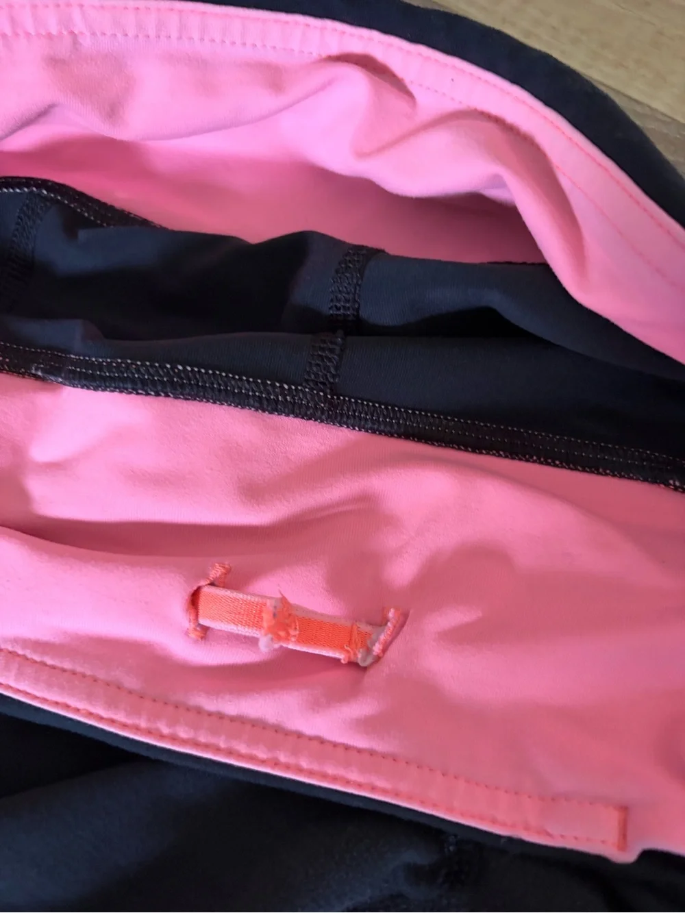 lululemon Women’s Size 6 Black Pink Cropped Athletic Leggings 21.5” Inseam